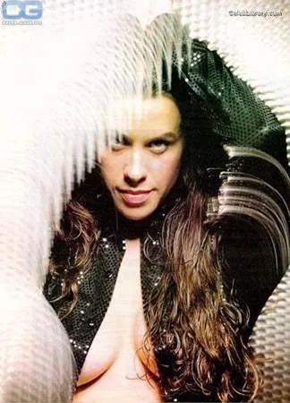 Alanis Morissette photo 2 of 73