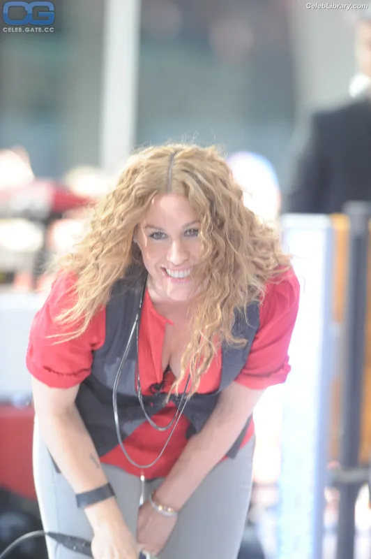 Alanis Morissette photo 4 of 73