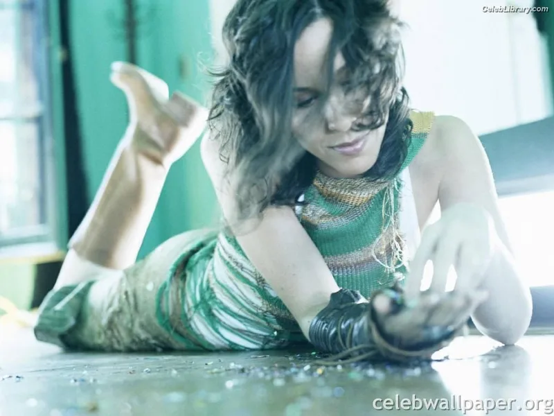 Alanis Morissette photo 19 of 73