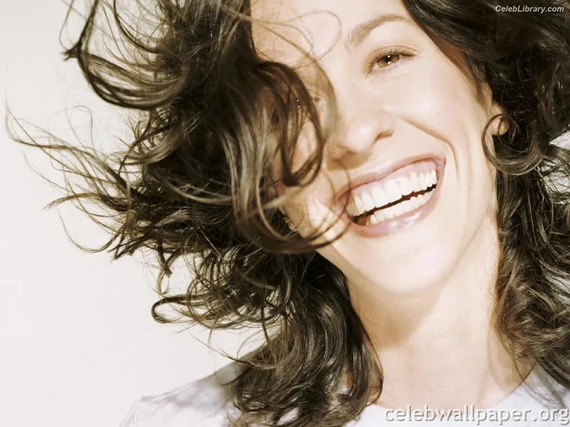 Alanis Morissette photo 21 of 73