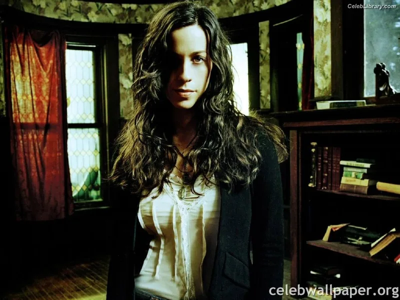 Alanis Morissette photo 8 of 73