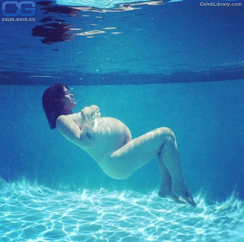 Alanis Morissette photo 14 of 73