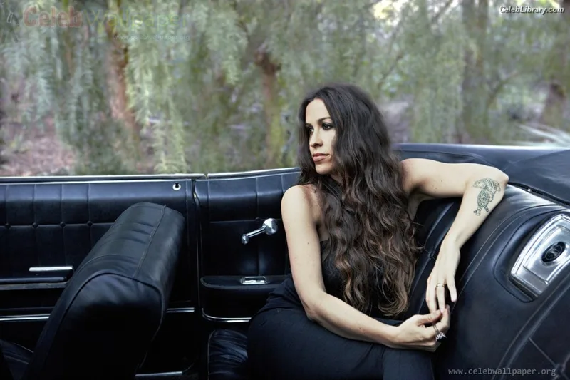 Alanis Morissette photo 3 of 73