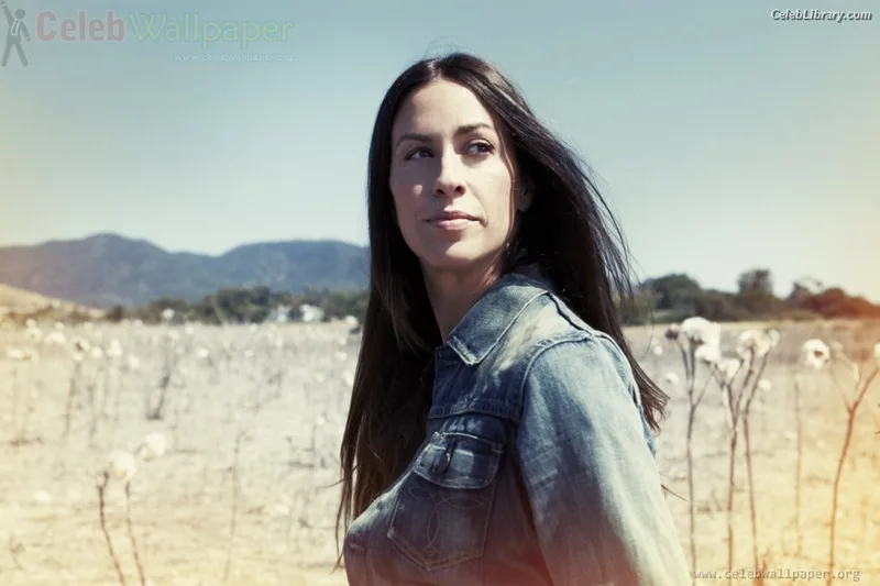 Alanis Morissette photo 8 of 73