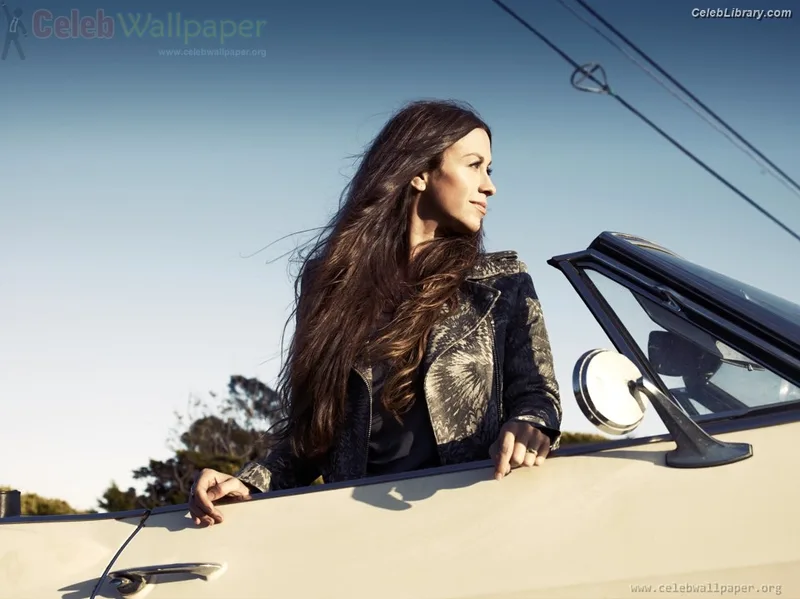 Alanis Morissette photo 9 of 73