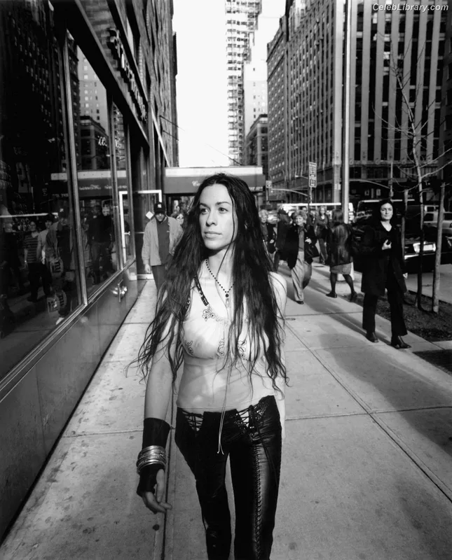 Alanis Morissette photo 16 of 73