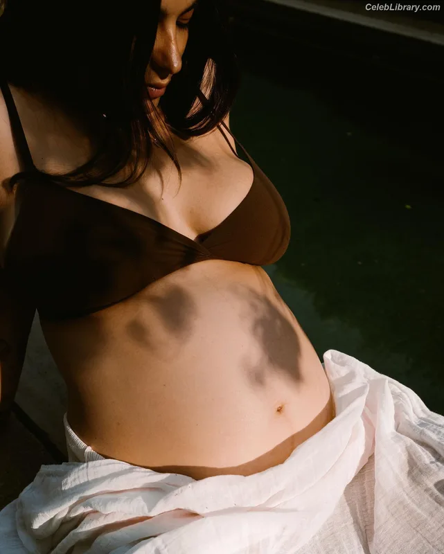 Alanna Masterson photo 18 of 24