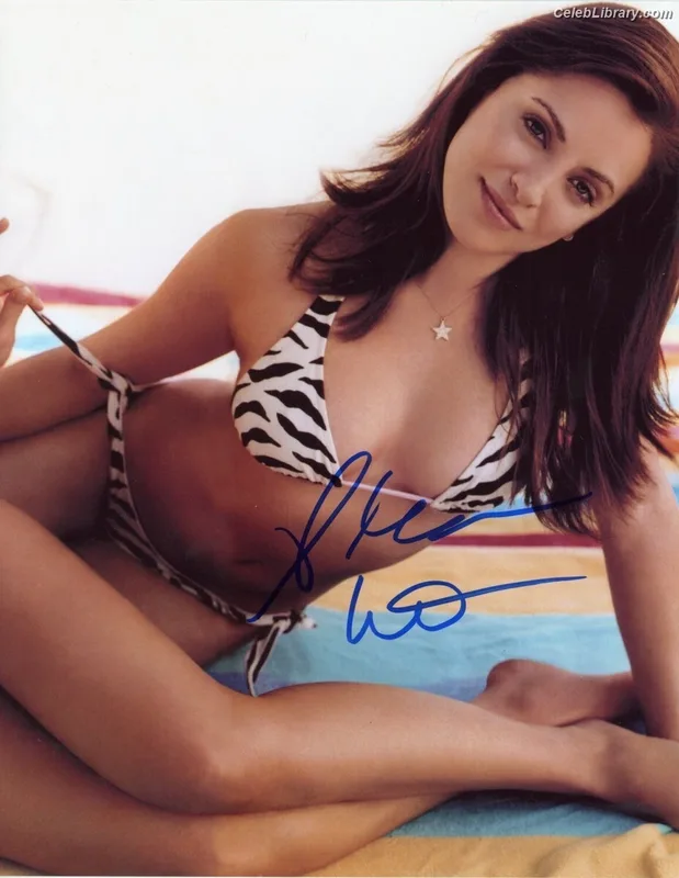 Alanna Ubach photo 8 of 20