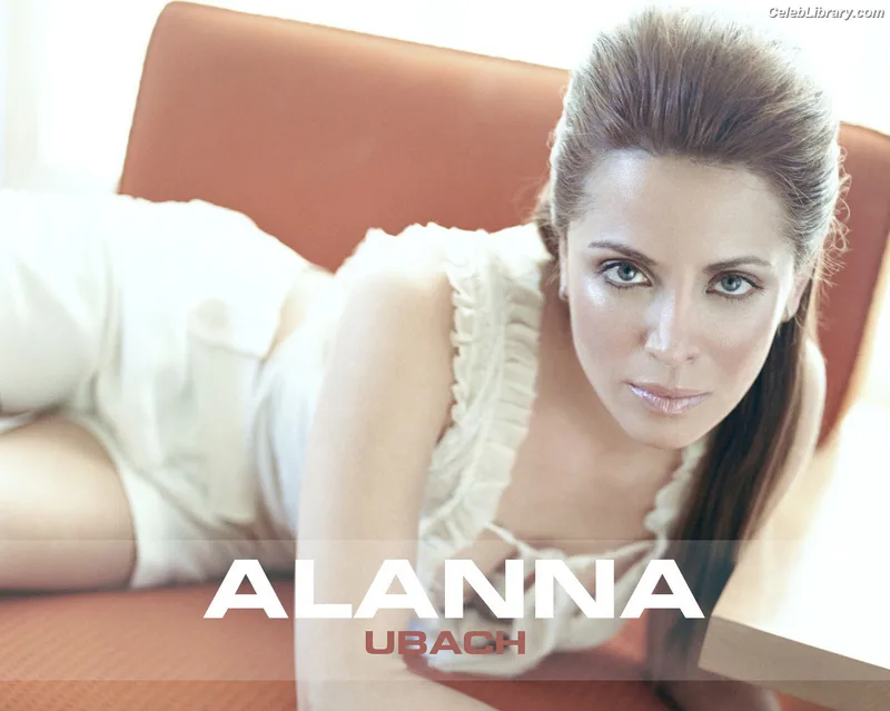 Alanna Ubach photo 14 of 20
