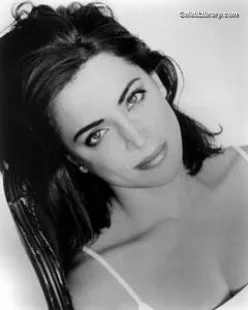 Alanna Ubach photo 17 of 20