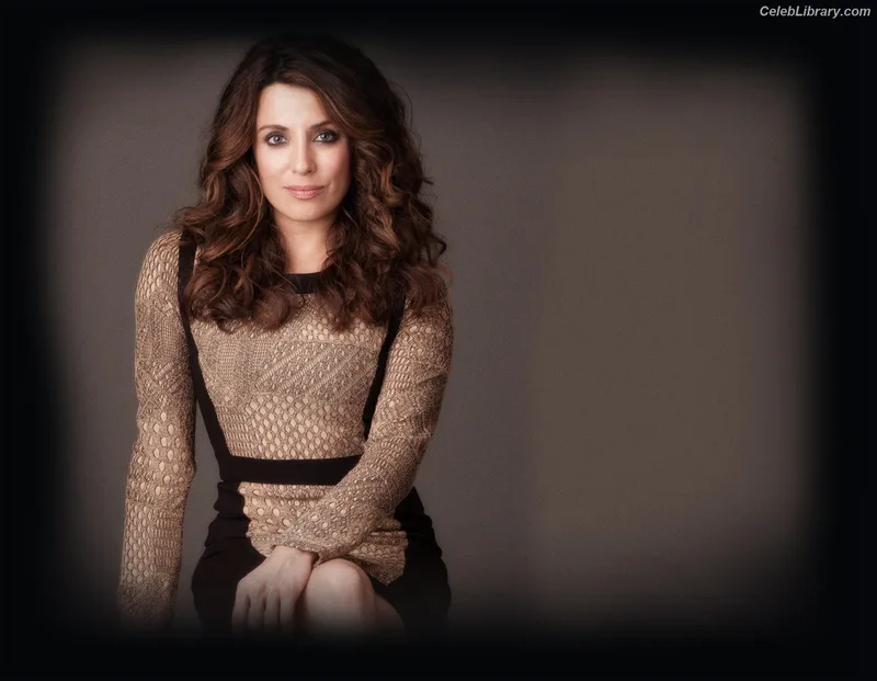 Alanna Ubach photo 19 of 20