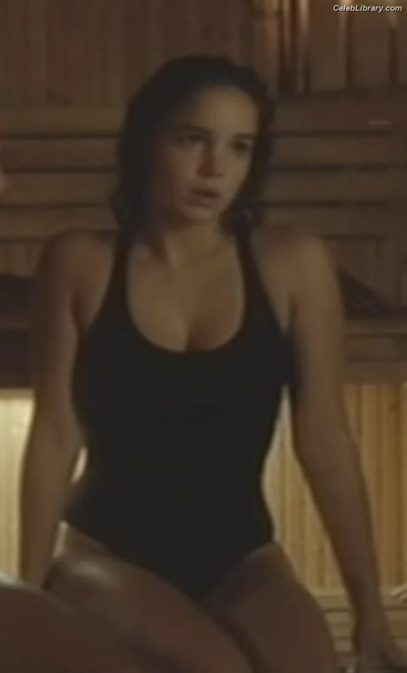 Alba Baptista photo 16 of 40