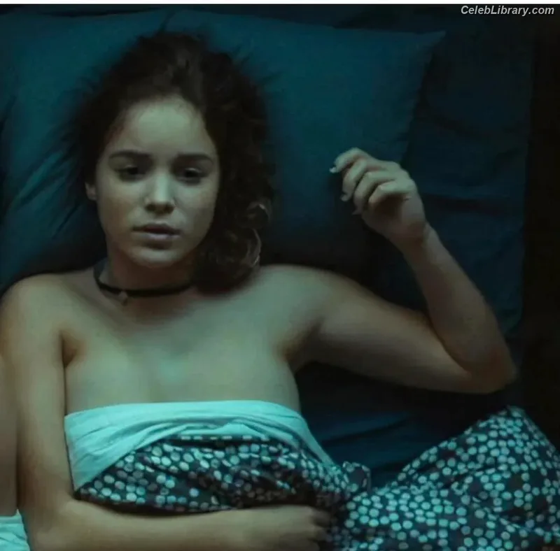 Alba Baptista photo 16 of 41
