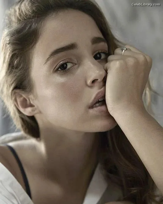 Alba Baptista photo 5 of 41