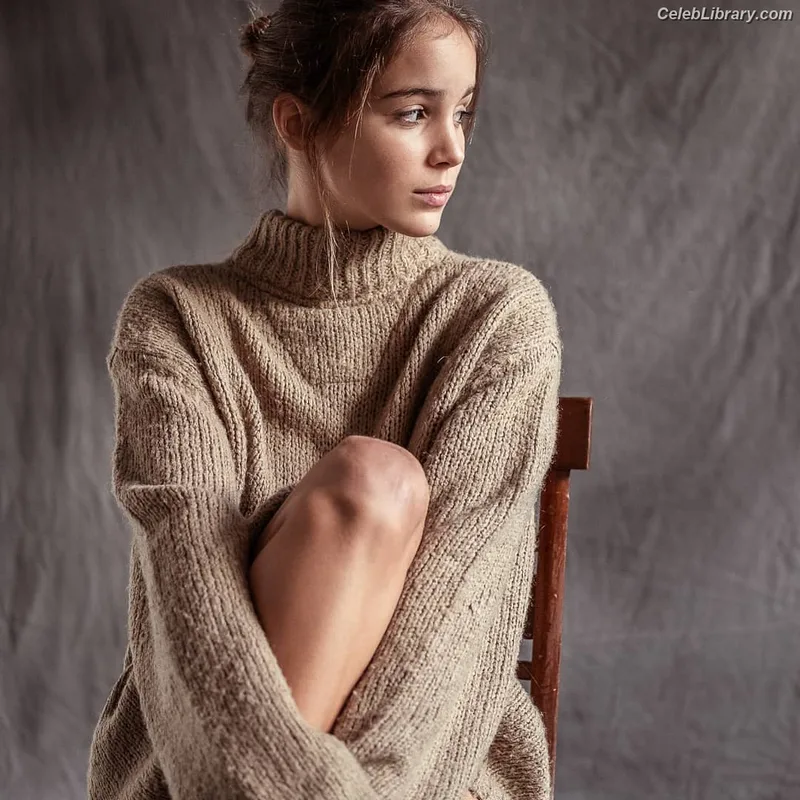 Alba Baptista photo 8 of 41