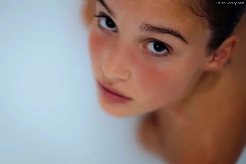 Alba Baptista photo 9 of 41