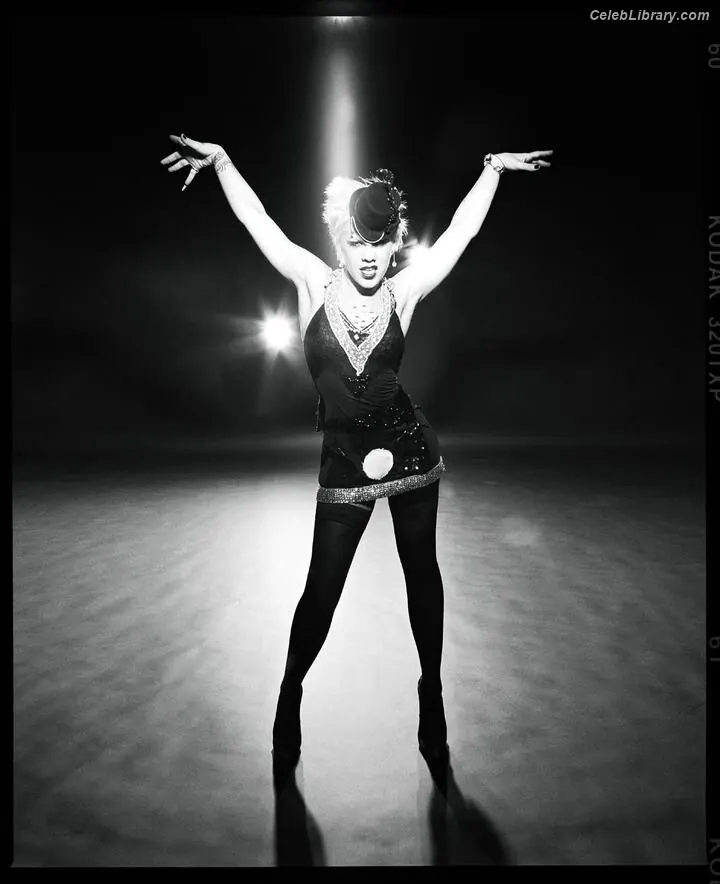 Alecia Beth Moore photo 10 of 149