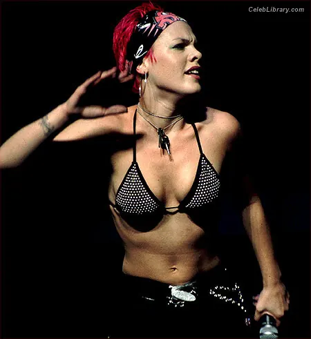 Alecia Beth Moore photo 14 of 149