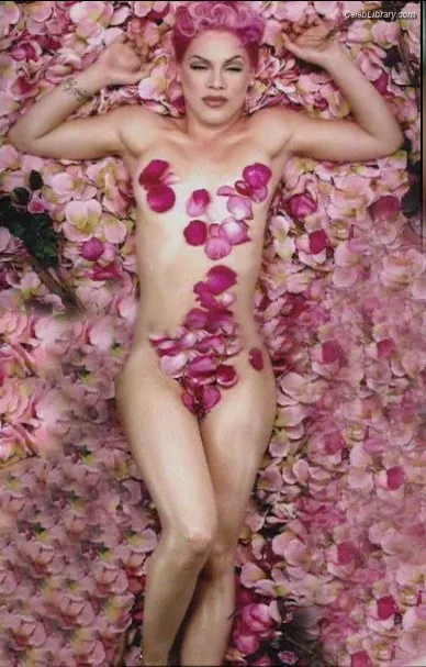 Alecia Beth Moore photo 9 of 149