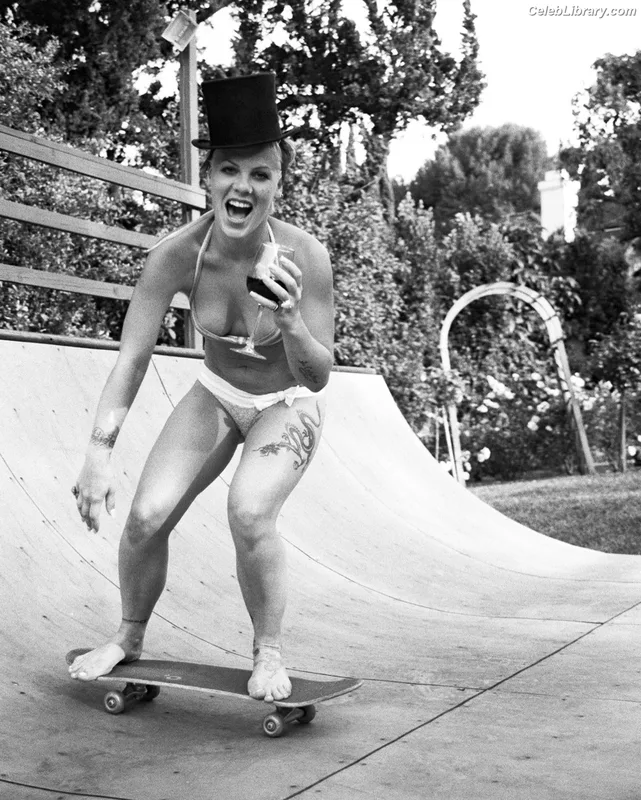 Alecia Beth Moore photo 5 of 150