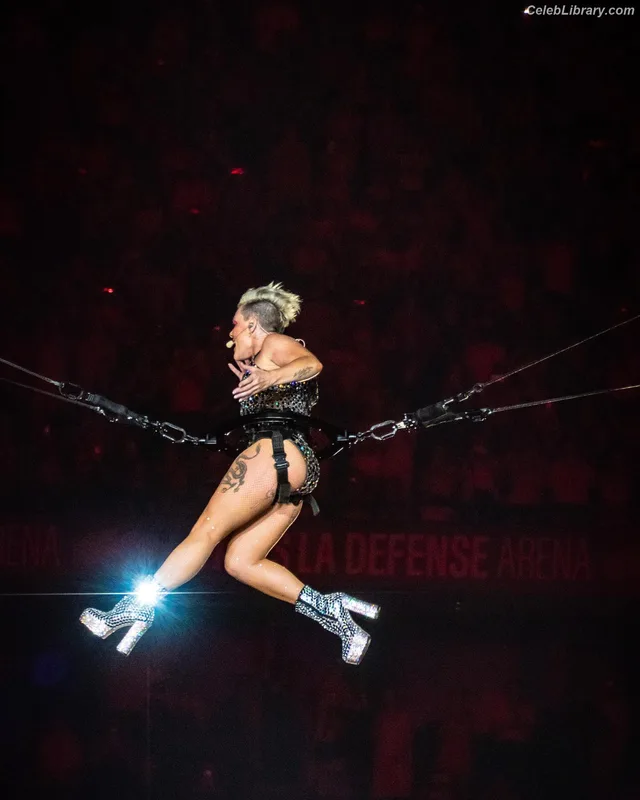 Alecia Beth Moore photo 13 of 150