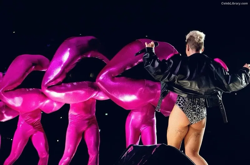 Alecia Beth Moore photo 16 of 150