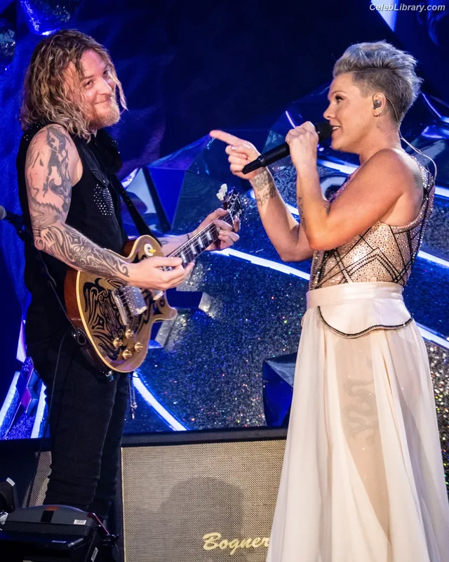 Alecia Beth Moore photo 20 of 150