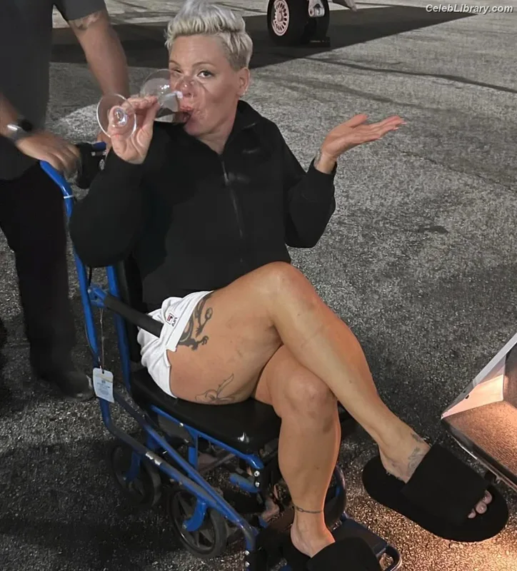 Alecia Beth Moore photo 21 of 150