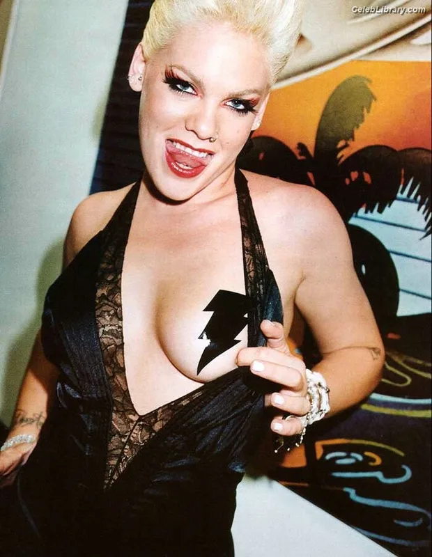 Alecia Beth Moore photo 2 of 150