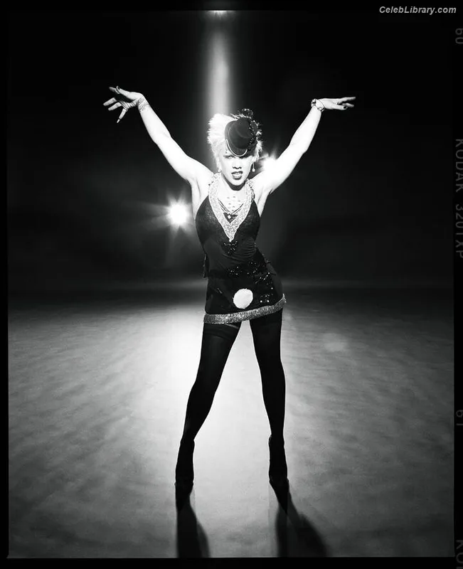 Alecia Beth Moore photo 10 of 150