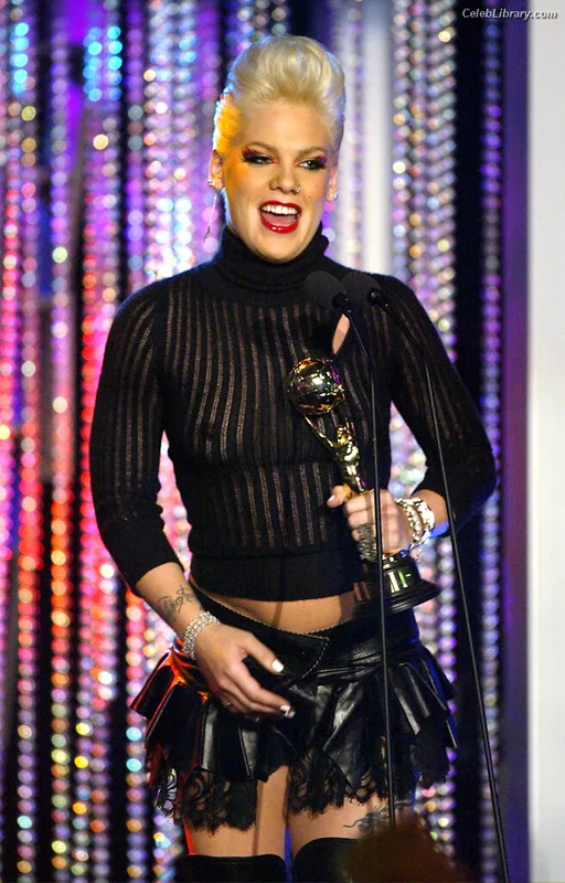 Alecia Beth Moore photo 12 of 150