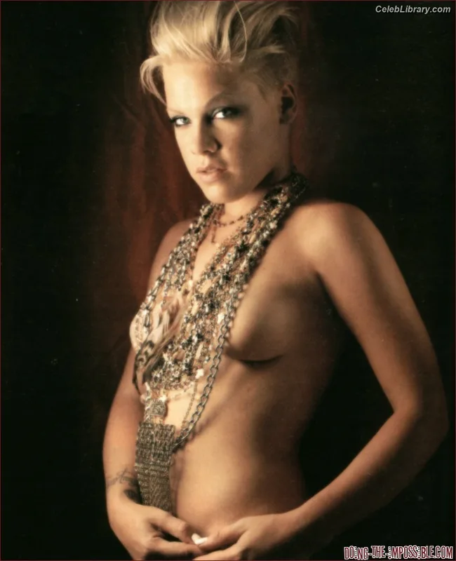 Alecia Beth Moore photo 21 of 150