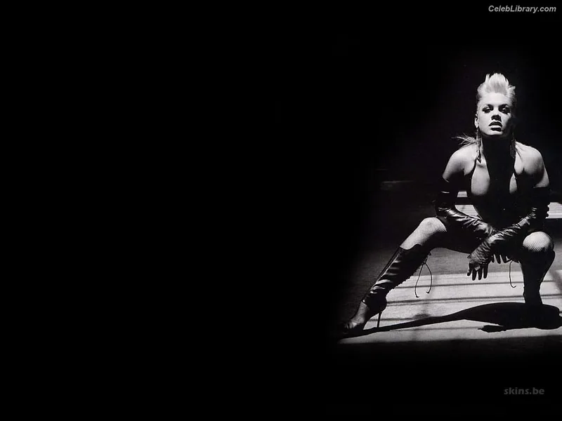 Alecia Beth Moore photo 10 of 150