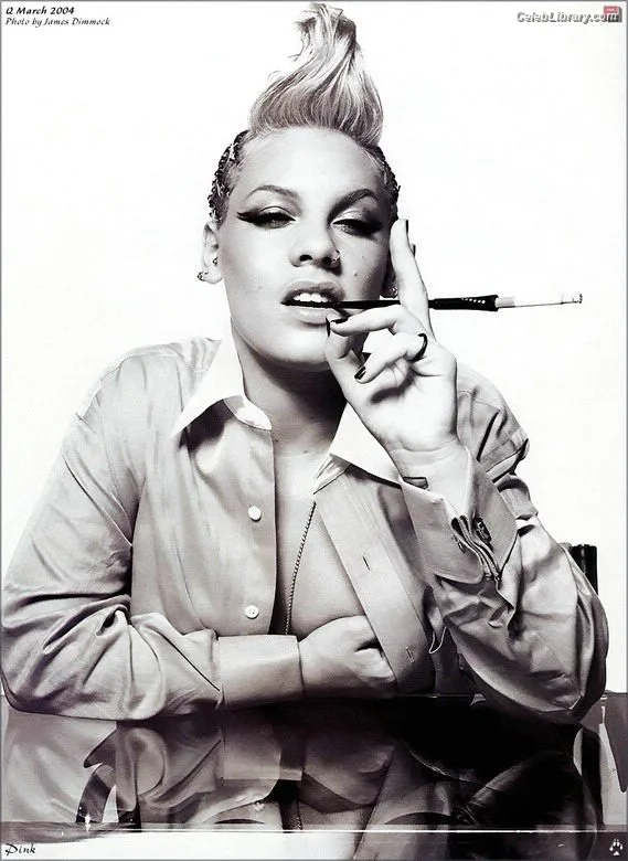 Alecia Beth Moore photo 22 of 150