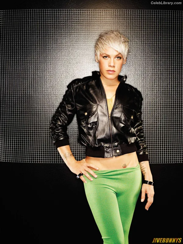 Alecia Beth Moore photo 15 of 150