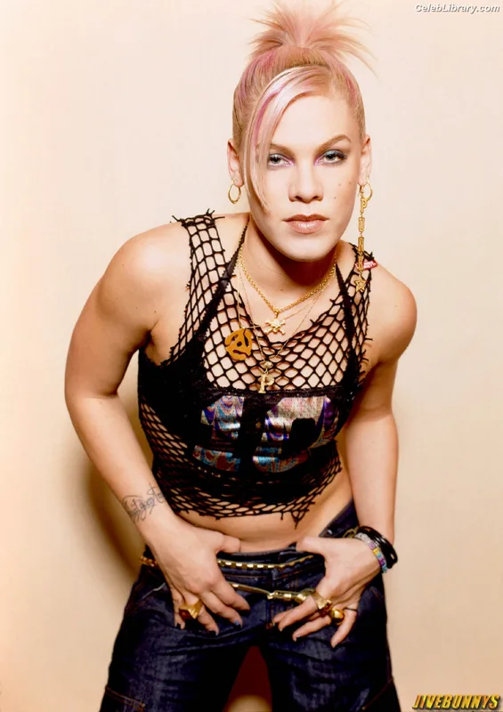 Alecia Beth Moore photo 8 of 150