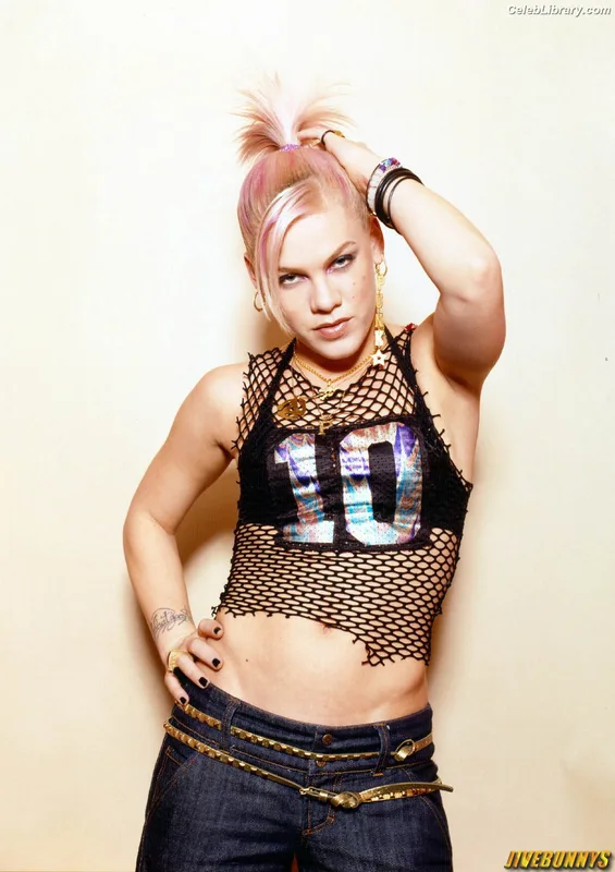 Alecia Beth Moore photo 10 of 150