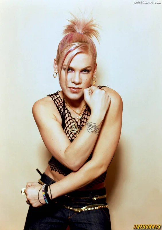 Alecia Beth Moore photo 11 of 150
