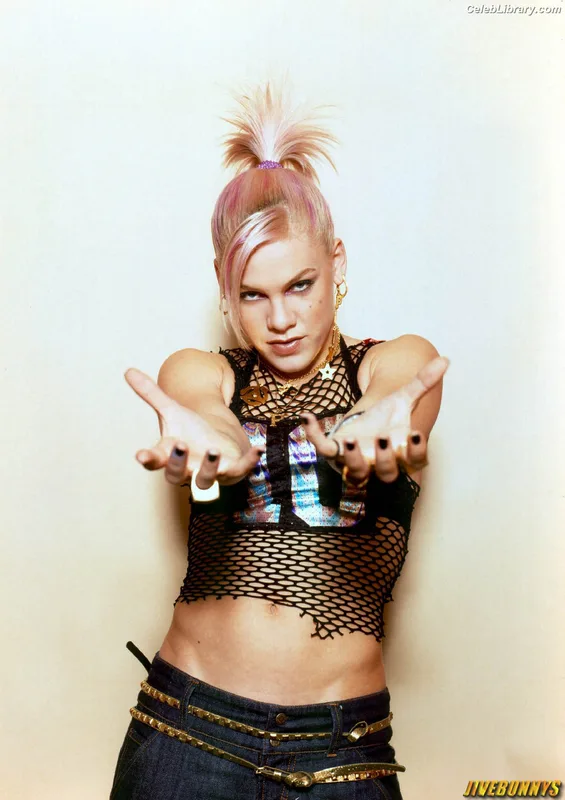 Alecia Beth Moore photo 13 of 150