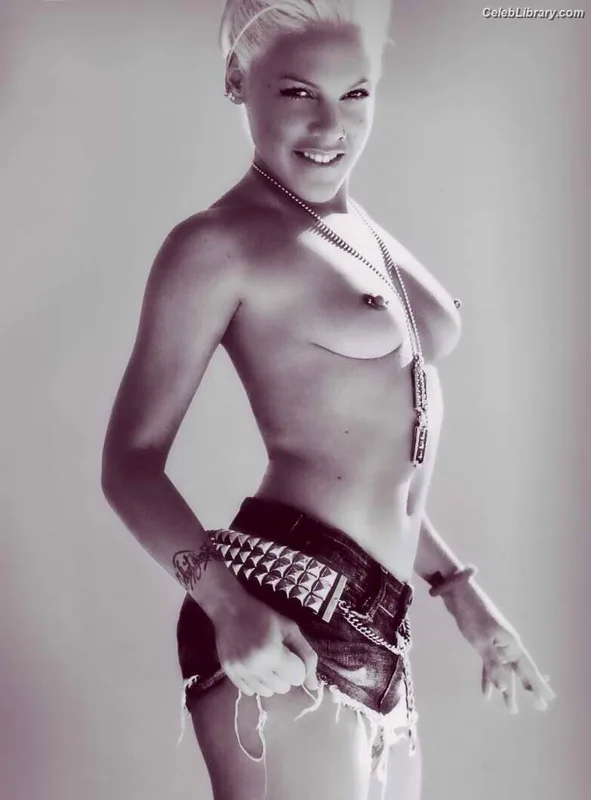 Alecia Beth Moore photo 21 of 150
