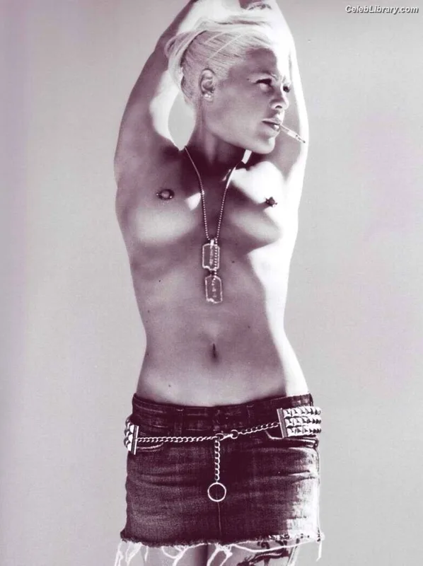 Alecia Beth Moore photo 22 of 150