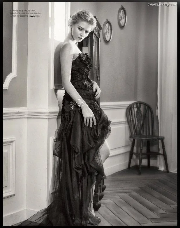 Alena Alexandrovna Savostikova photo 7 of 48