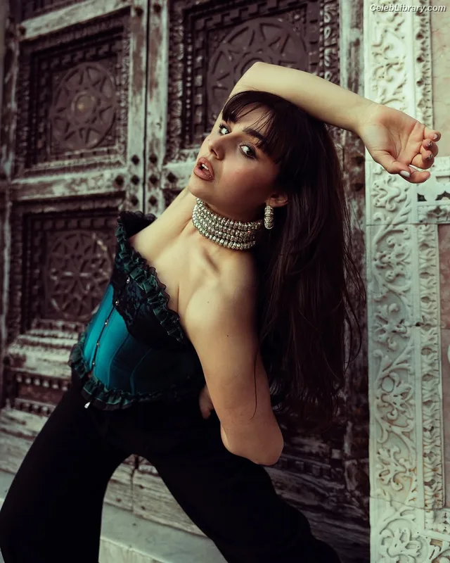 Alessandra Mele photo 2 of 94