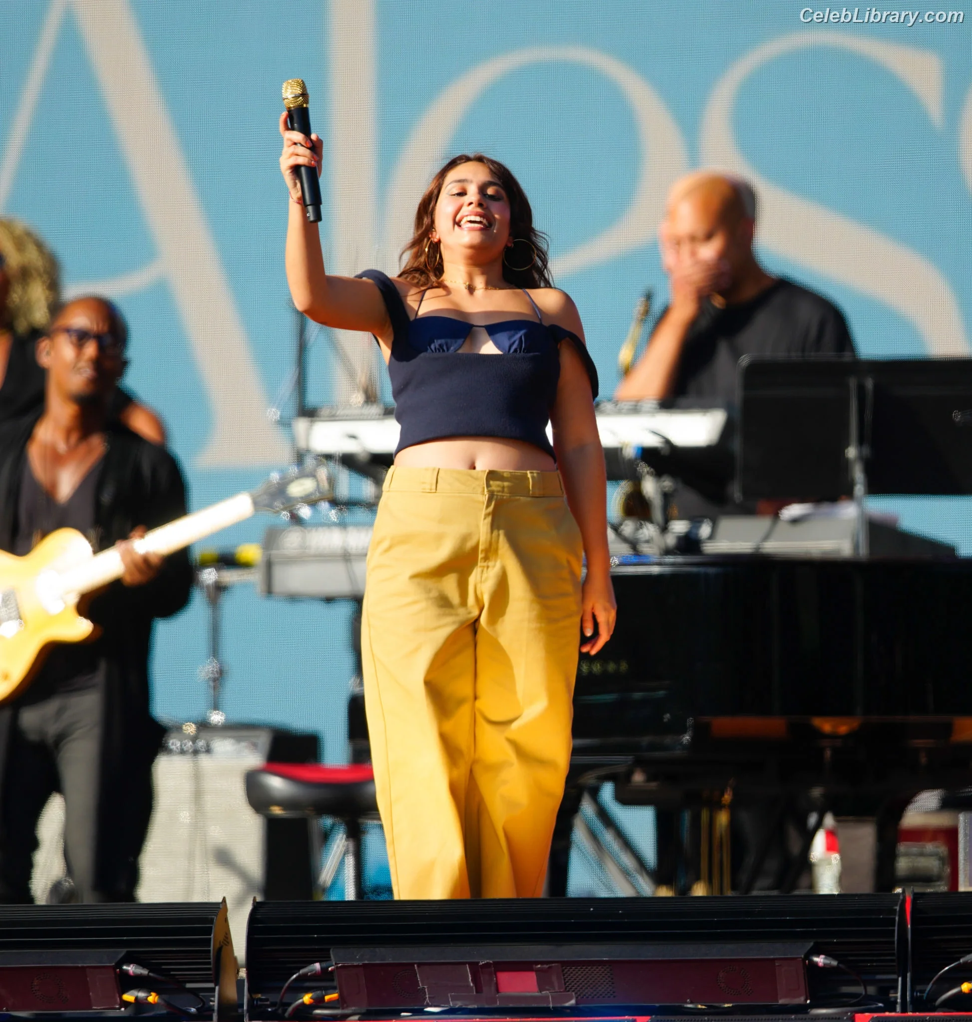 Alessia Cara photo 14 of 309