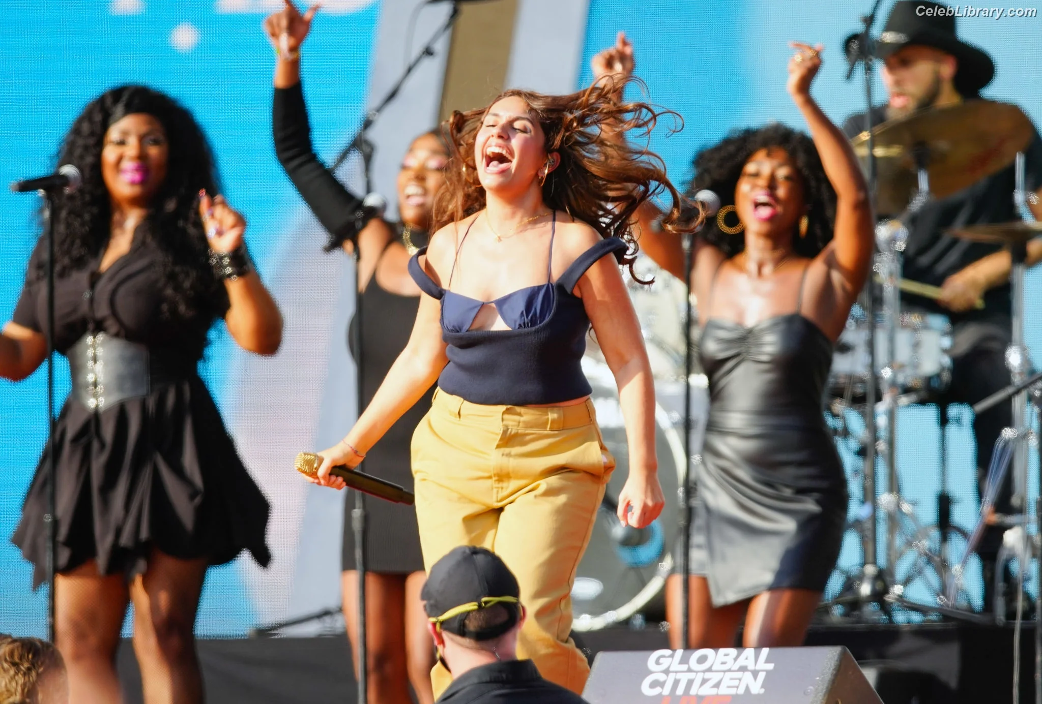 Alessia Cara photo 17 of 309
