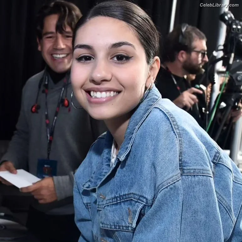 Alessia Cara photo 7 of 309