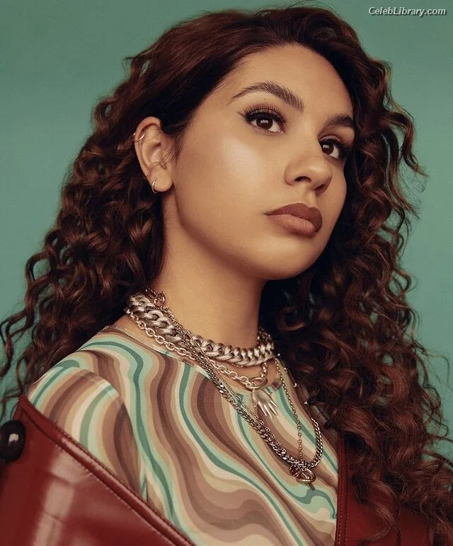 Alessia Cara photo 15 of 309