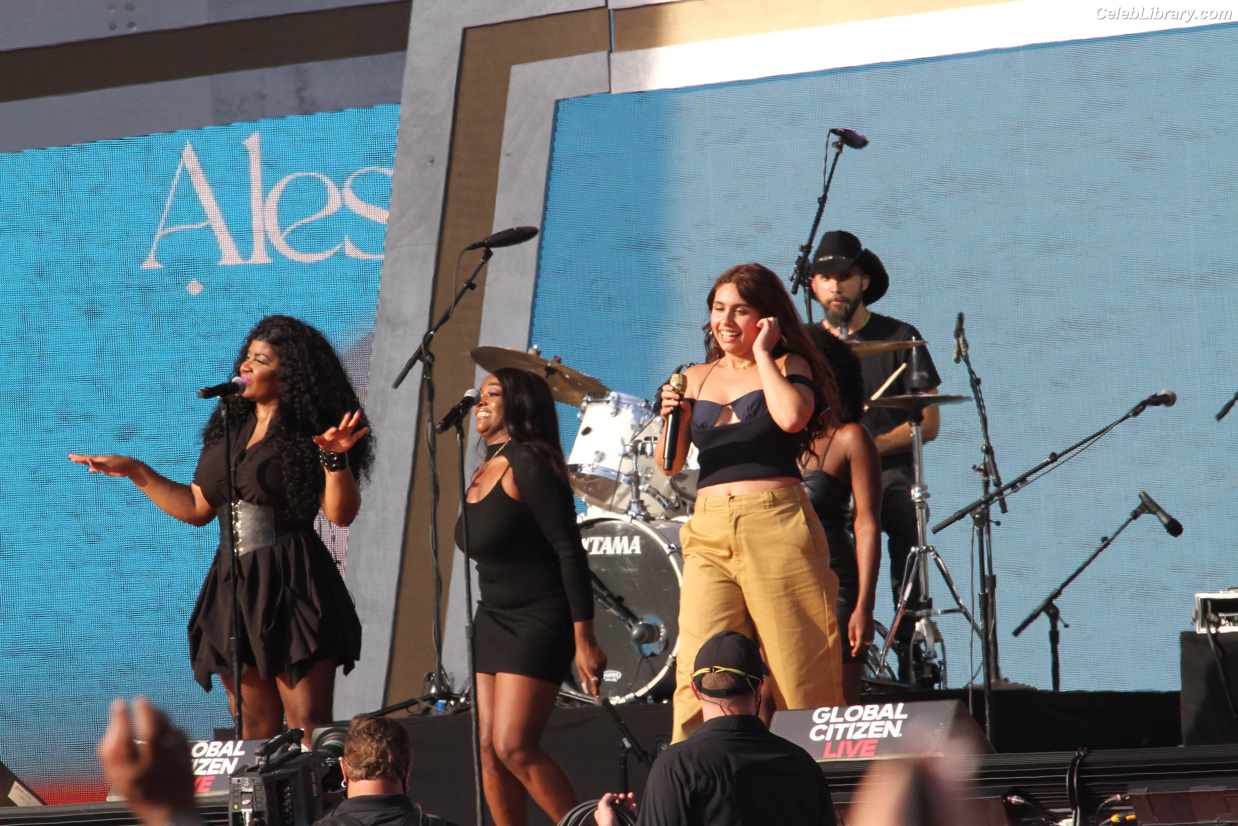 Alessia Cara photo 8 of 309