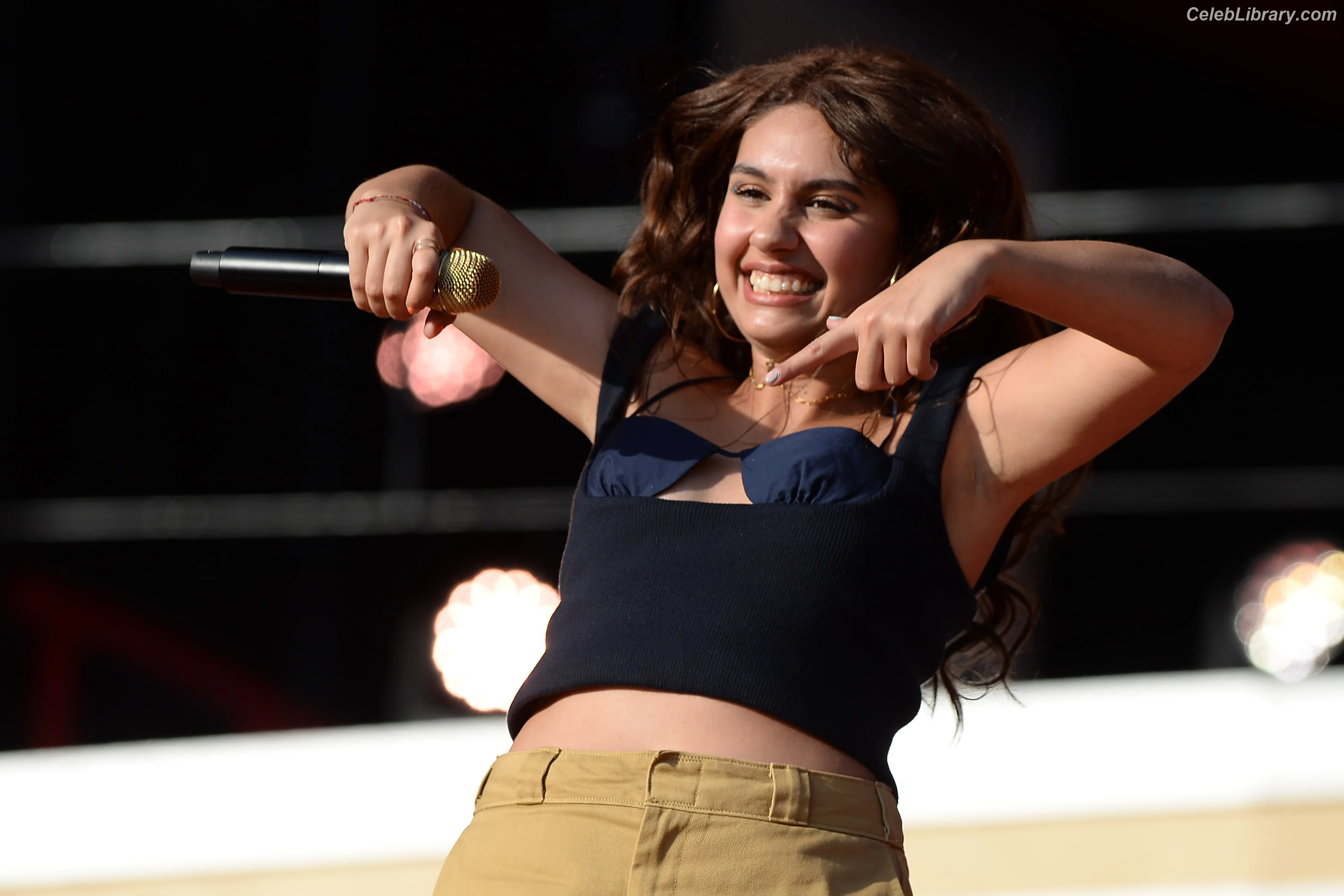 Alessia Cara photo 21 of 309