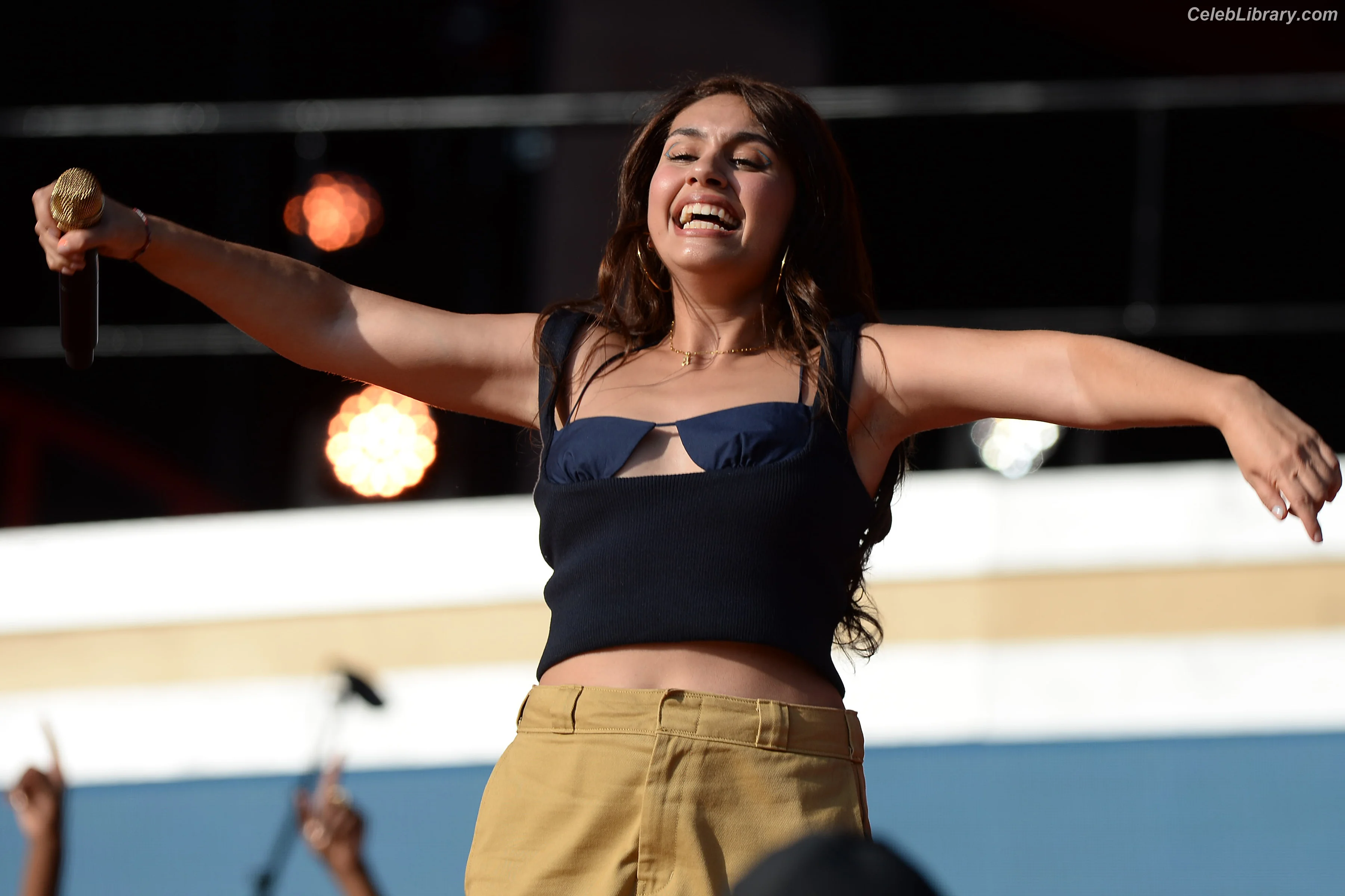 Alessia Cara photo 3 of 309